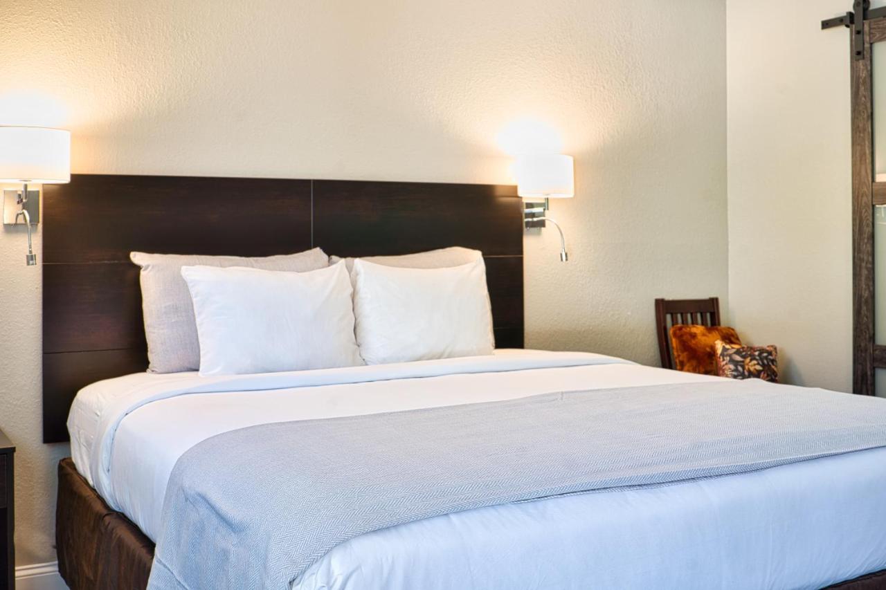 Align Inn Vermont Quechee Bagian luar foto