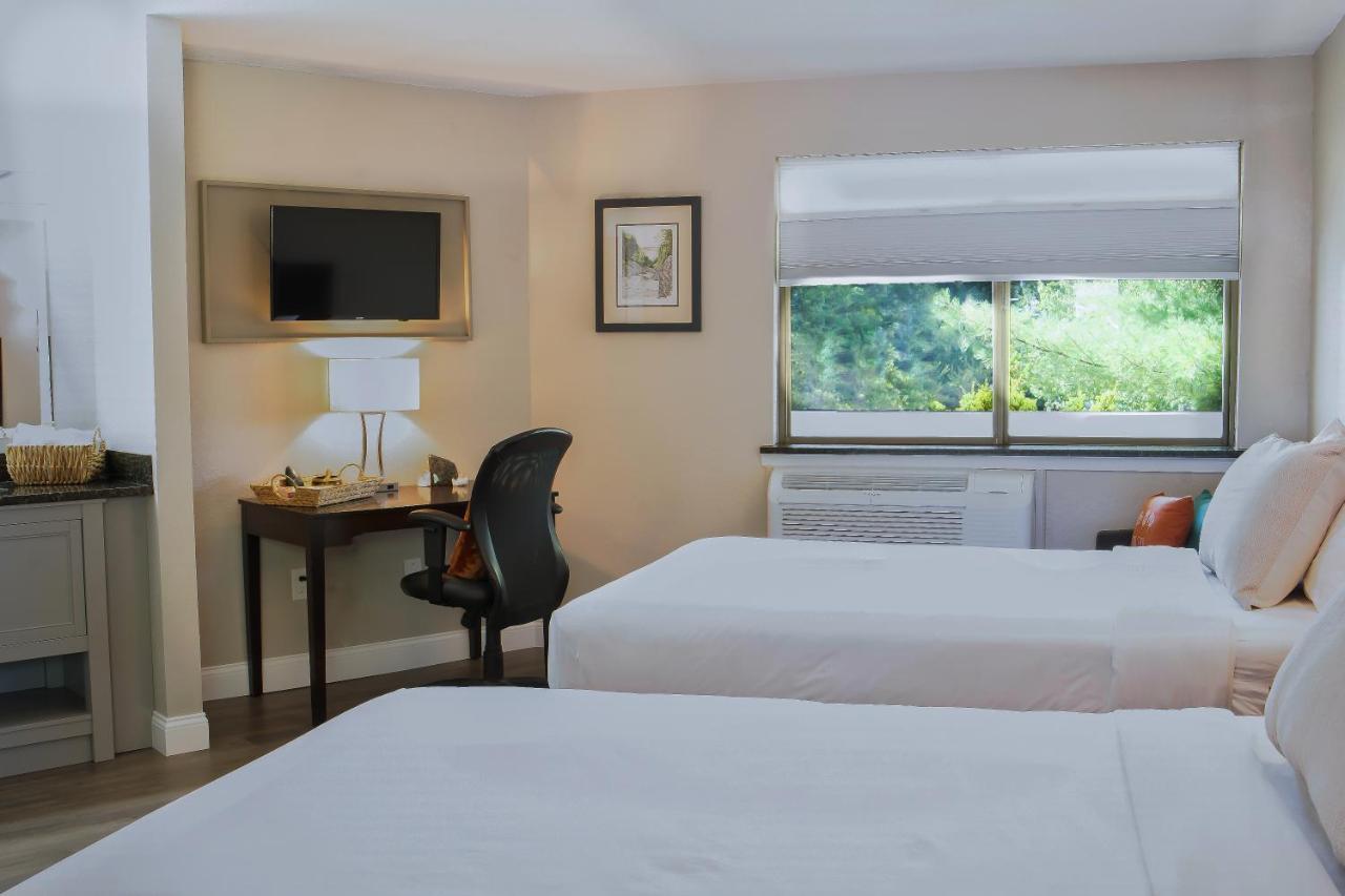 Align Inn Vermont Quechee Bagian luar foto