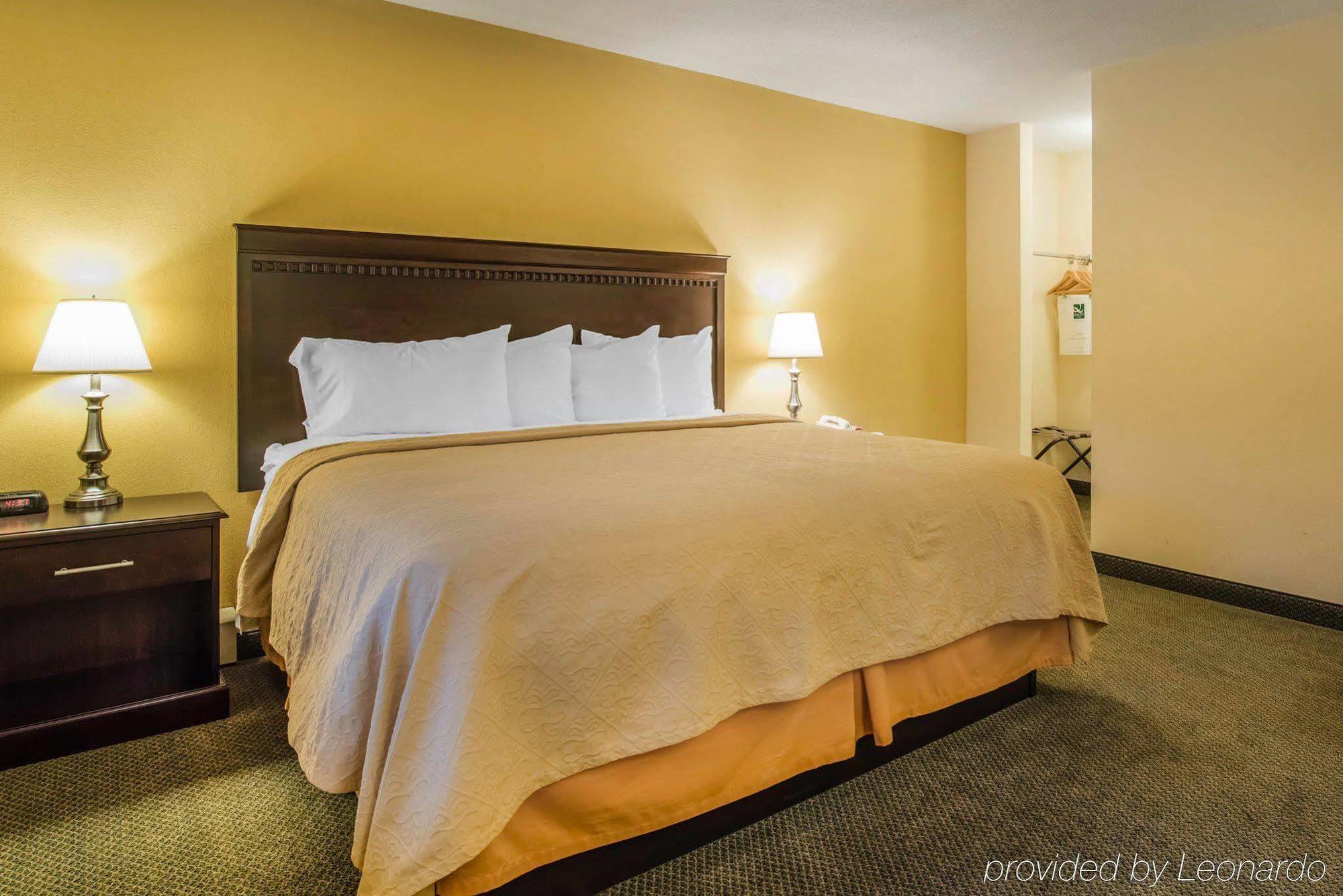 Align Inn Vermont Quechee Bagian luar foto