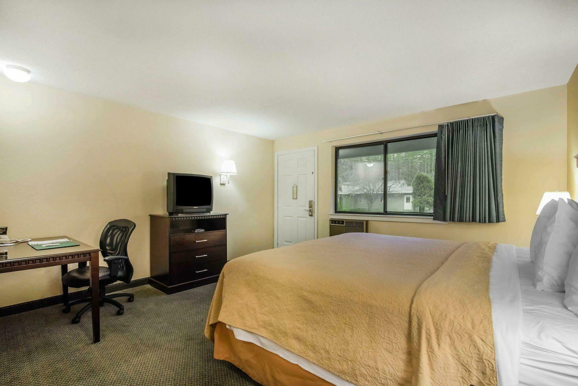 Align Inn Vermont Quechee Bagian luar foto