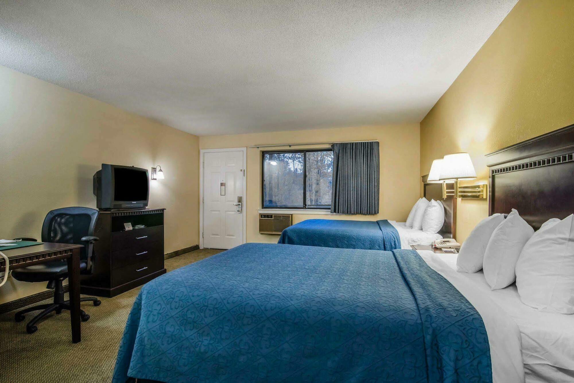 Align Inn Vermont Quechee Bagian luar foto