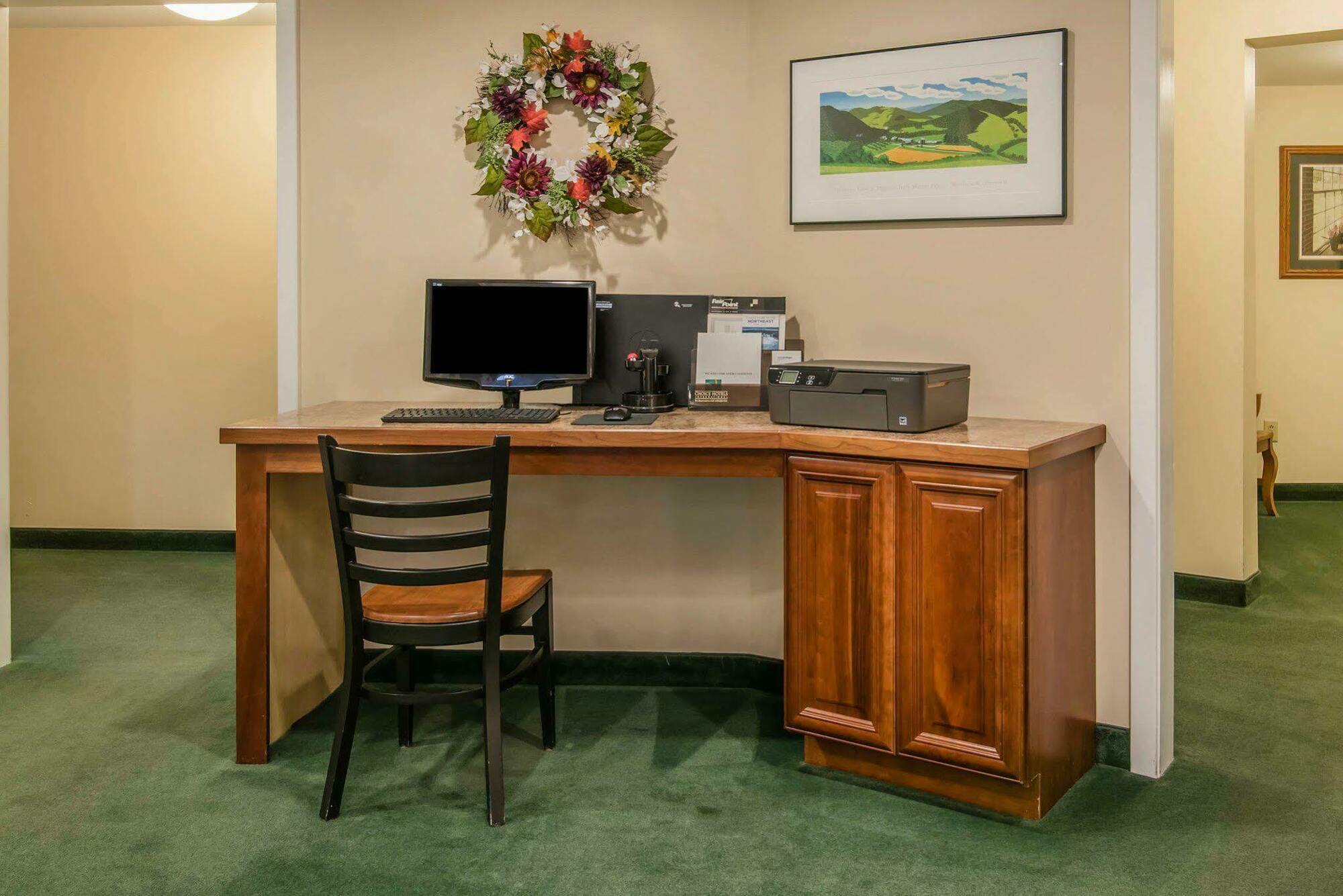 Align Inn Vermont Quechee Bagian luar foto