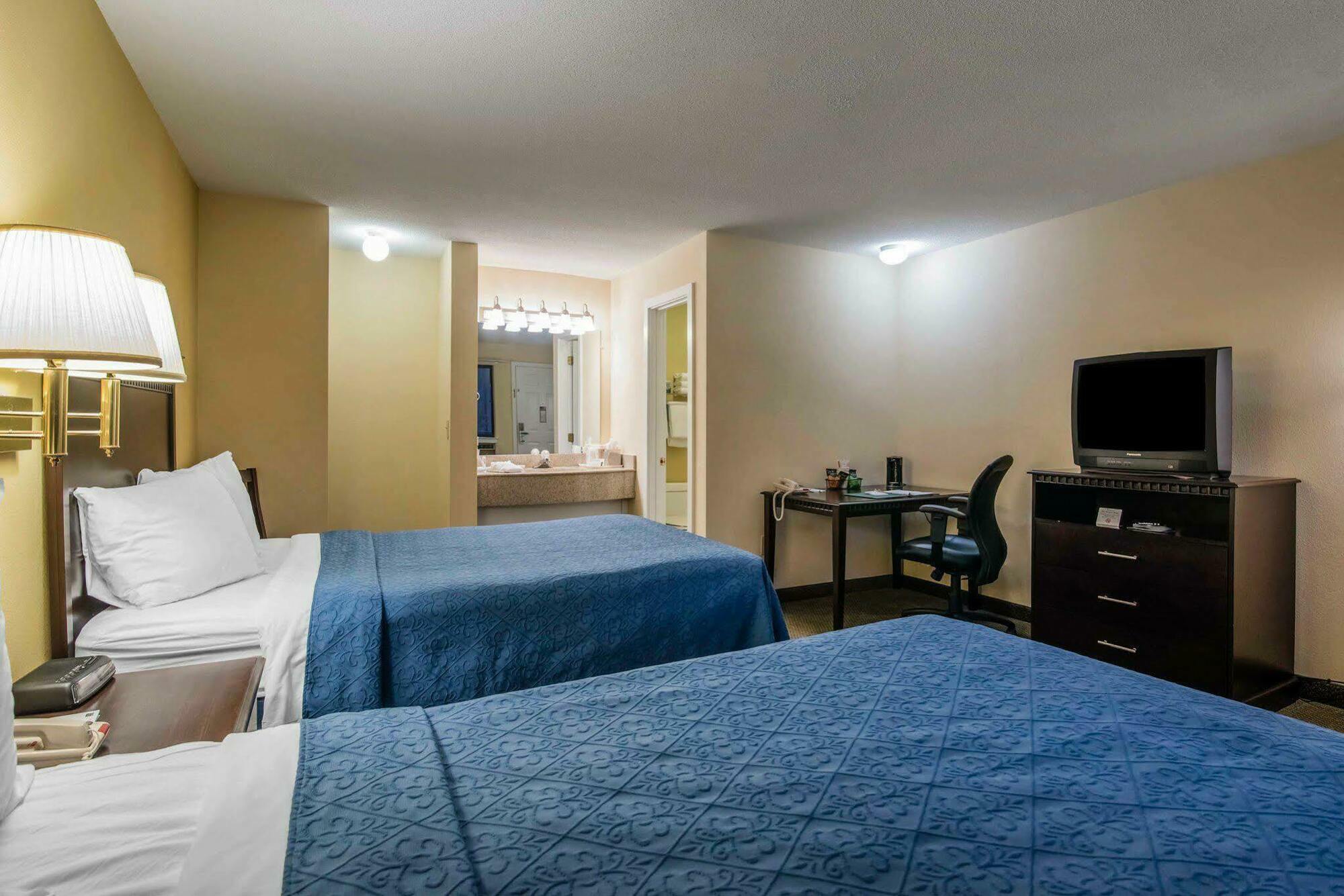 Align Inn Vermont Quechee Bagian luar foto